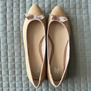 Victoria’s Secret Tan Point Bow Flats